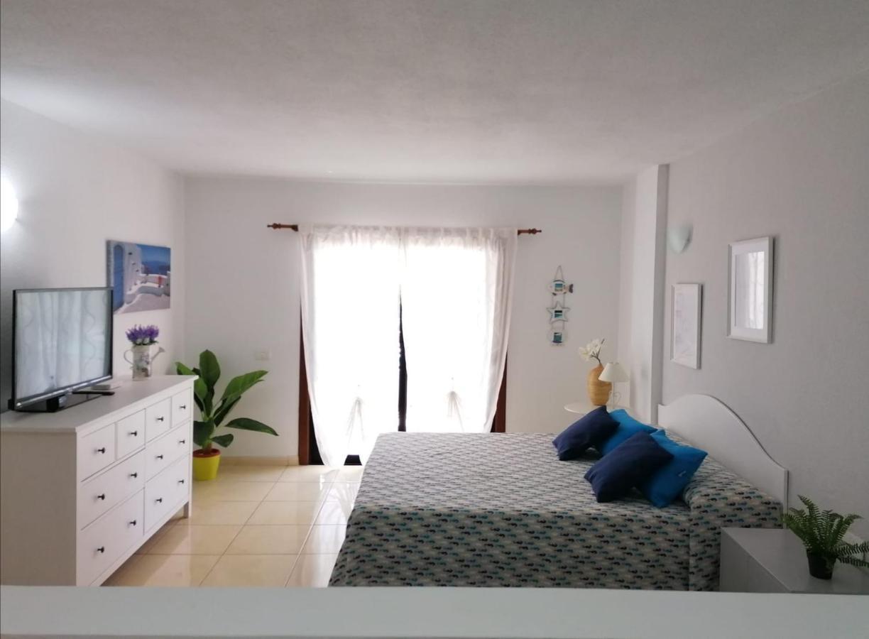 Large Studio Apartment With Lovely Terrace And Wifi Los Cristianos  Exteriör bild